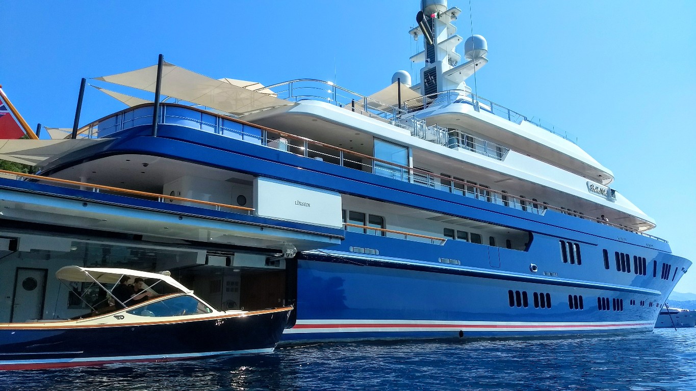 Megayacht Bella Vita nel Golfo del Tigullio