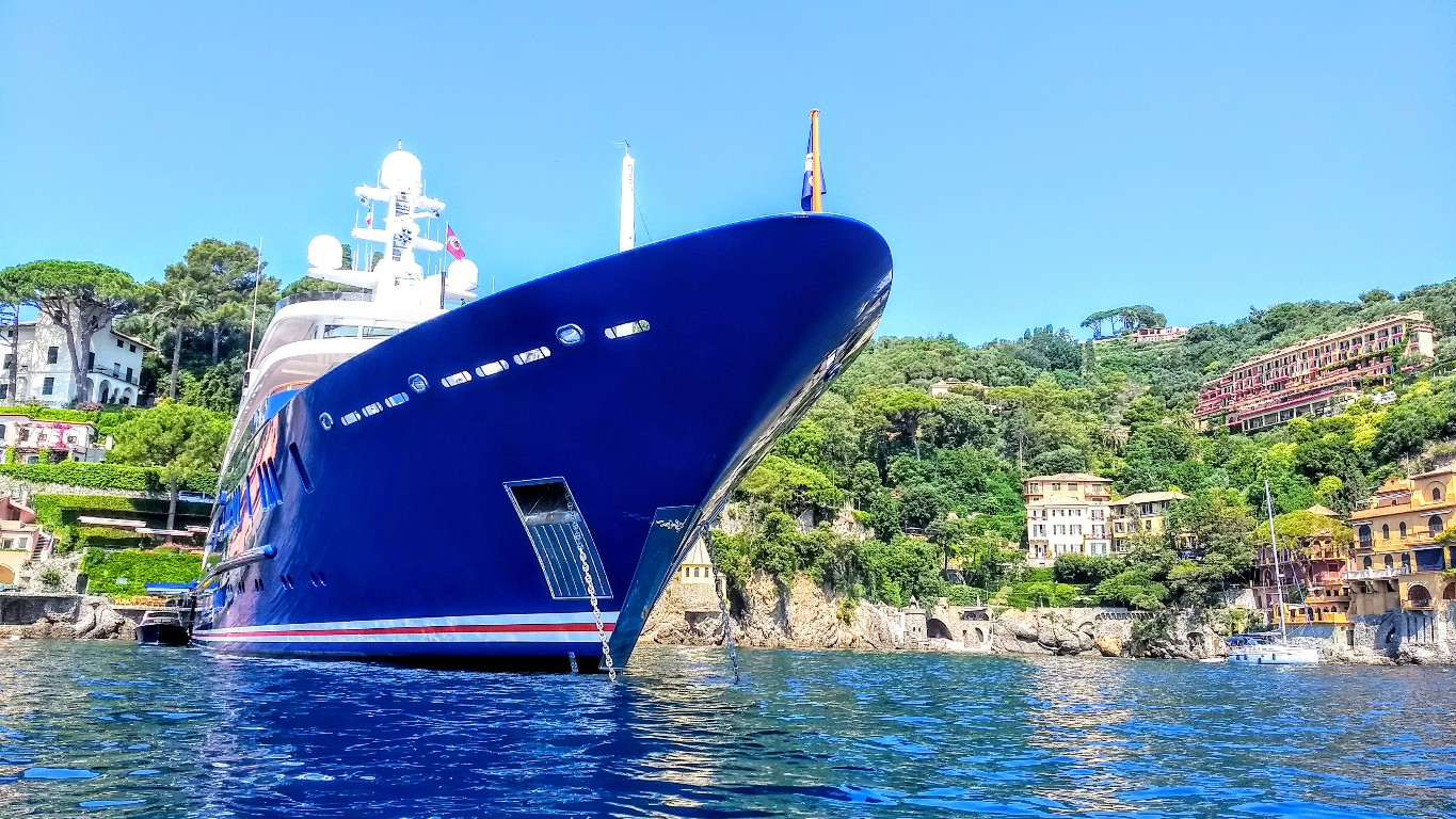 Megayacht Bella Vita nel golfo del Tigullio