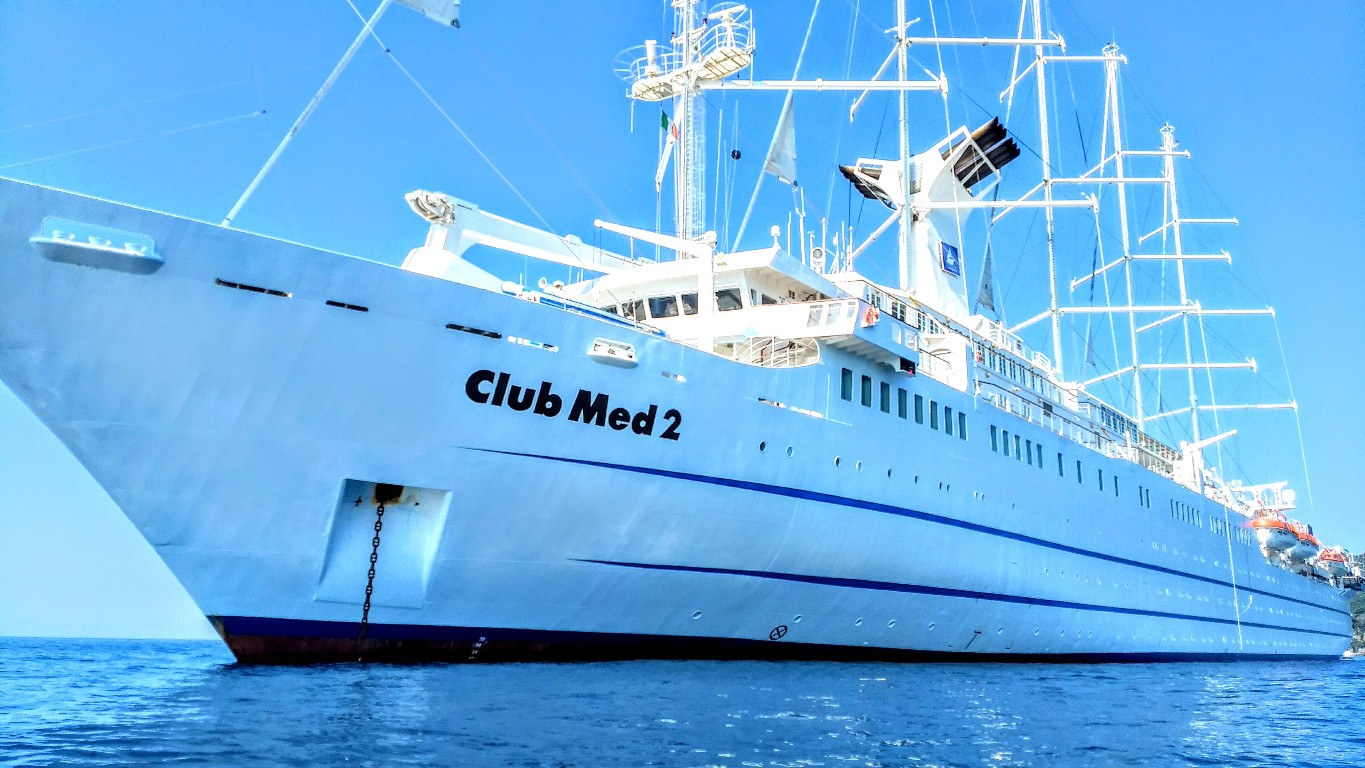 Foto a prua del meraviglioso veliero Club Med 2