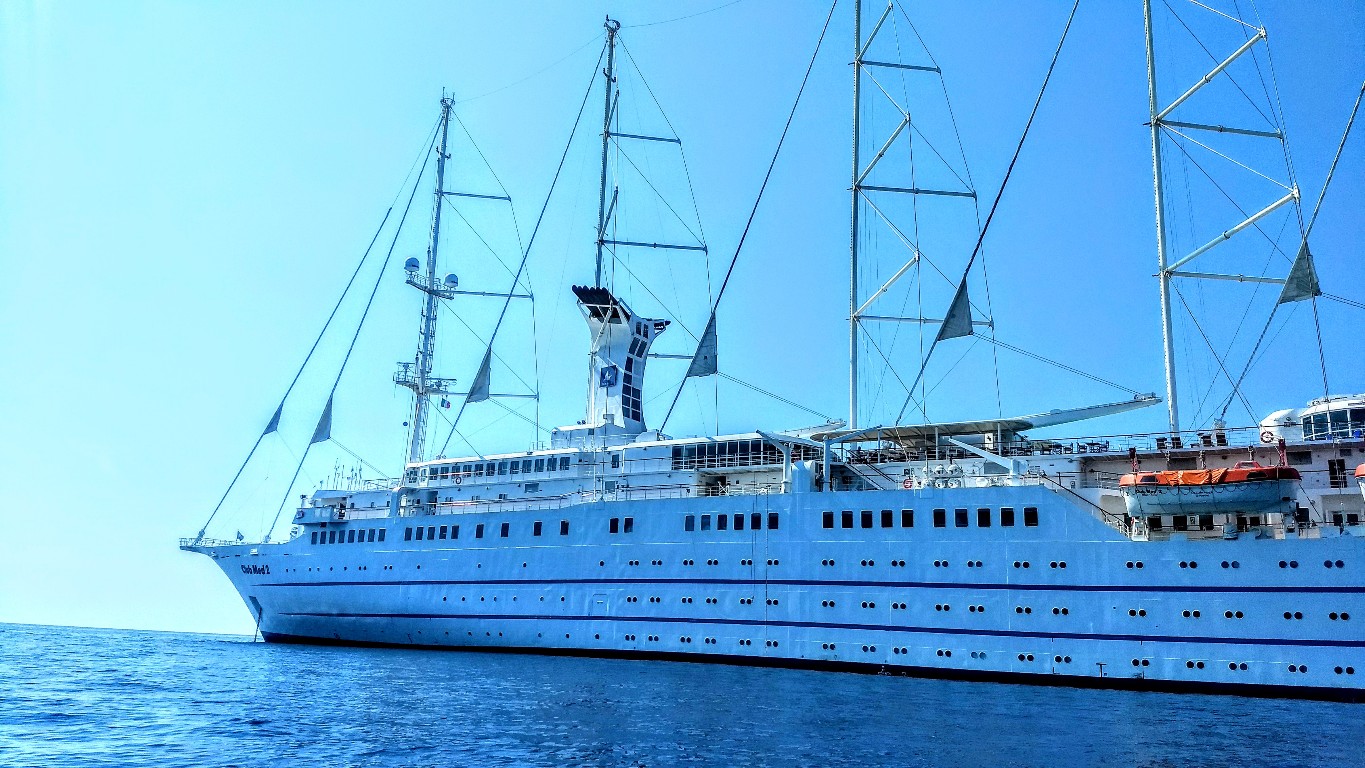 Foto panoramica del veliero a cinque alberi Club Med 2