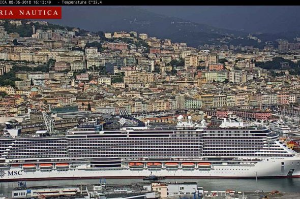 Una nave Msc Crociere in porto a Genova