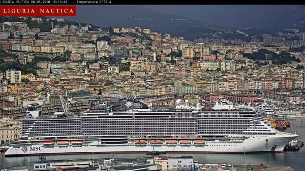 Una nave Msc Crociere in porto a Genova