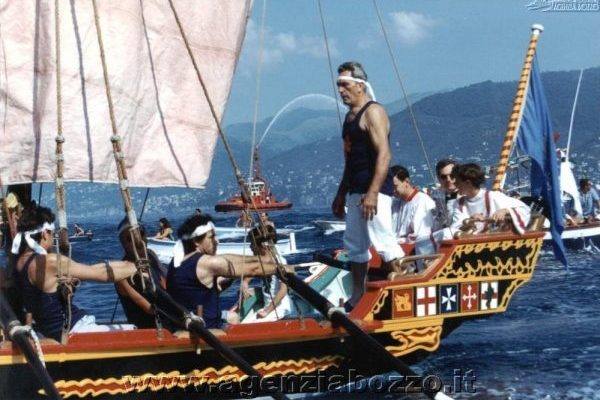Il Dragun con Ido Battistone al timone si dirige verso Punta Chiappa per la Stella Maris del 1978