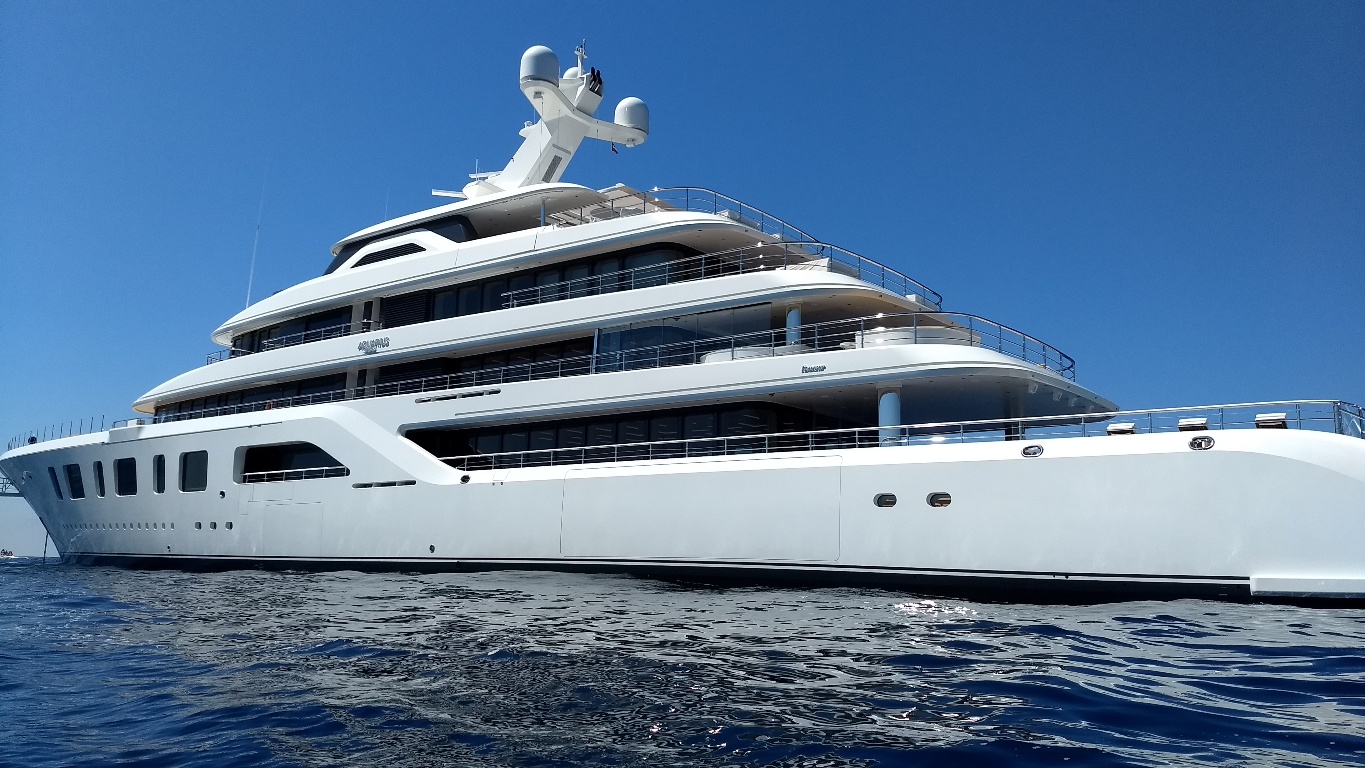 Megayacht Aquarius: foto laterale