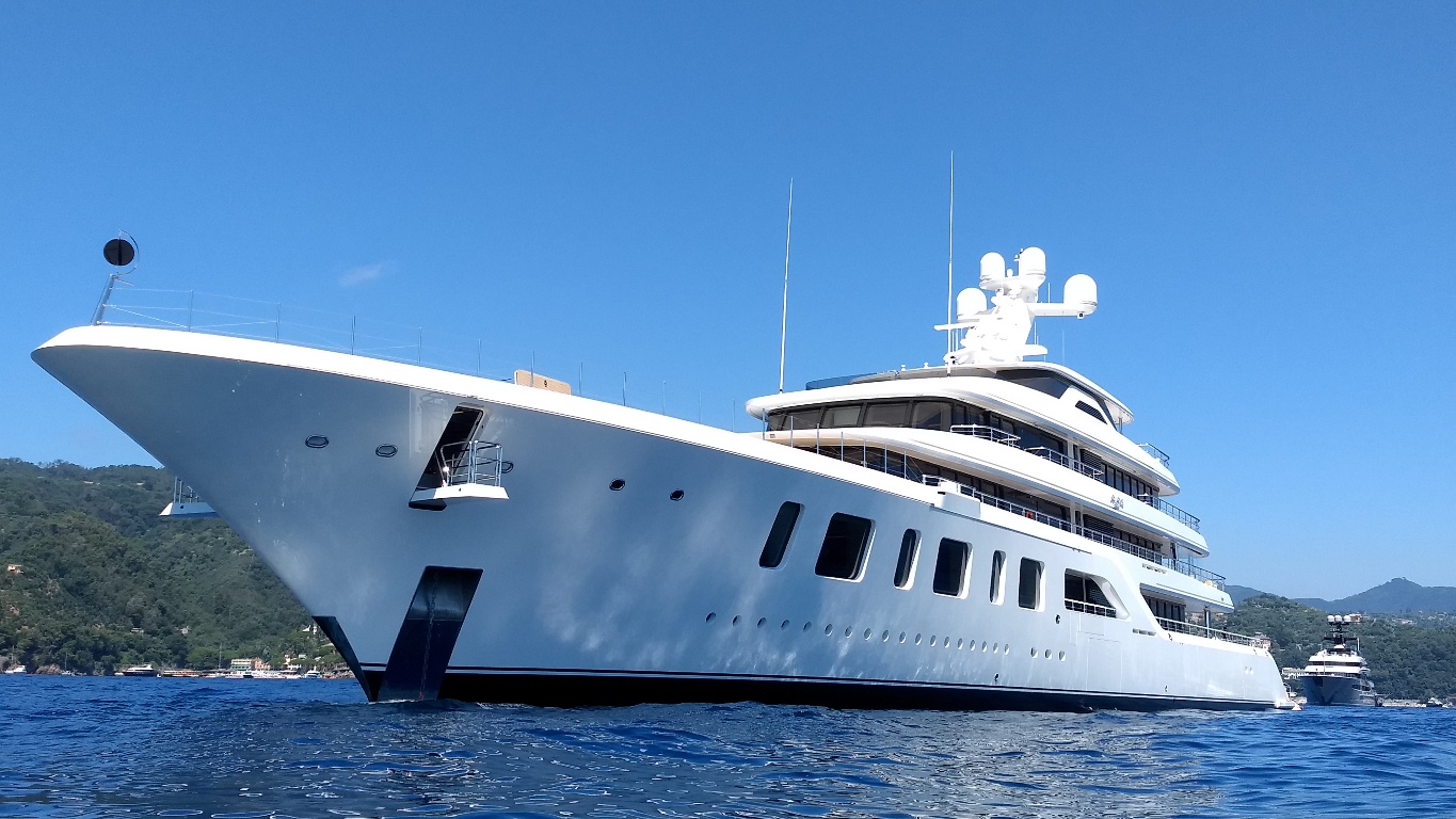 Megayacht Aquarius: foto a prua