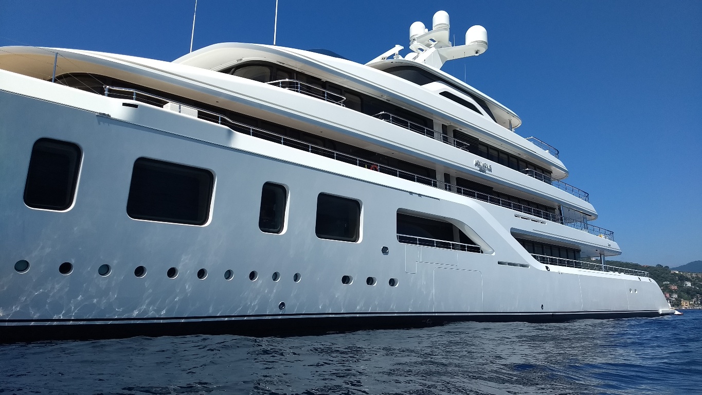 Il megayacht Aquarius fa tappa a Portofino