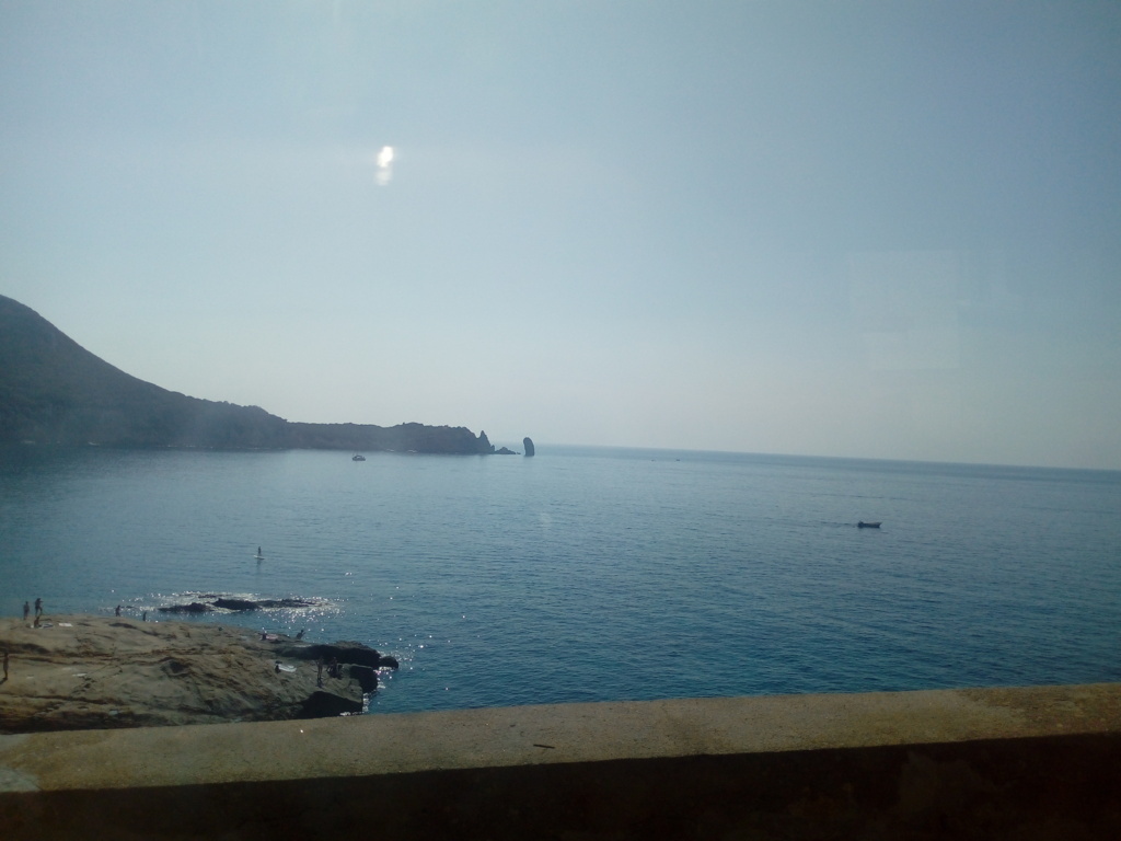 Spiaggia del Campese il Faraglione che rende caratteristica questa spiaggia 