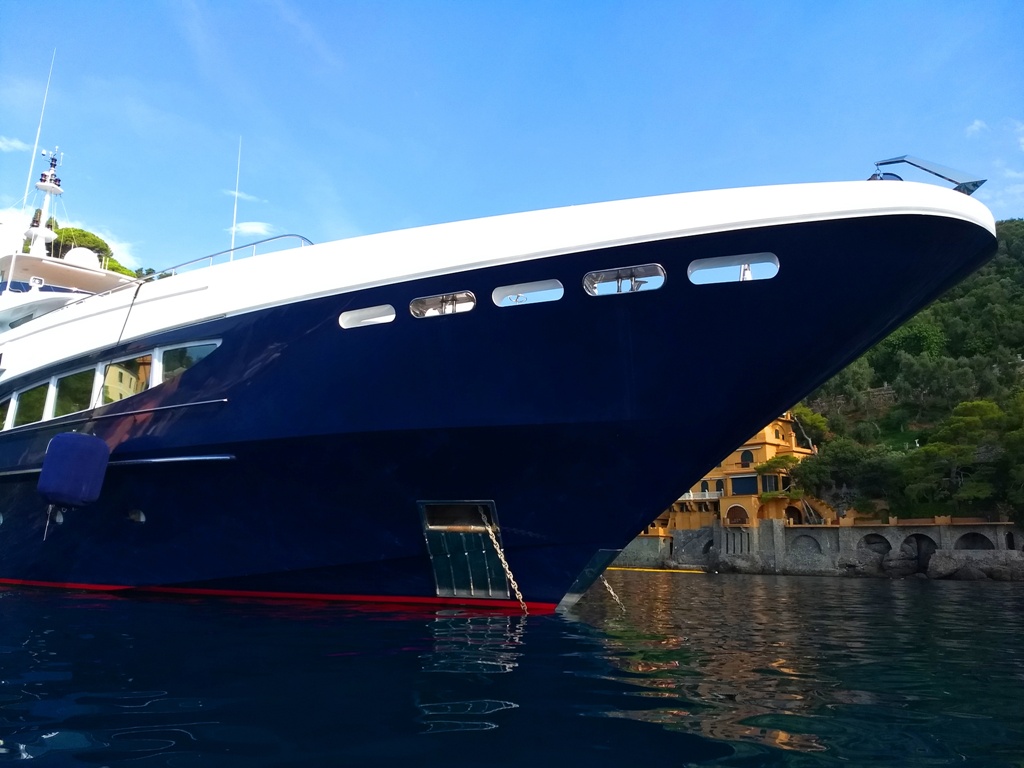 Foto a prua del megayacht Red Sapphire