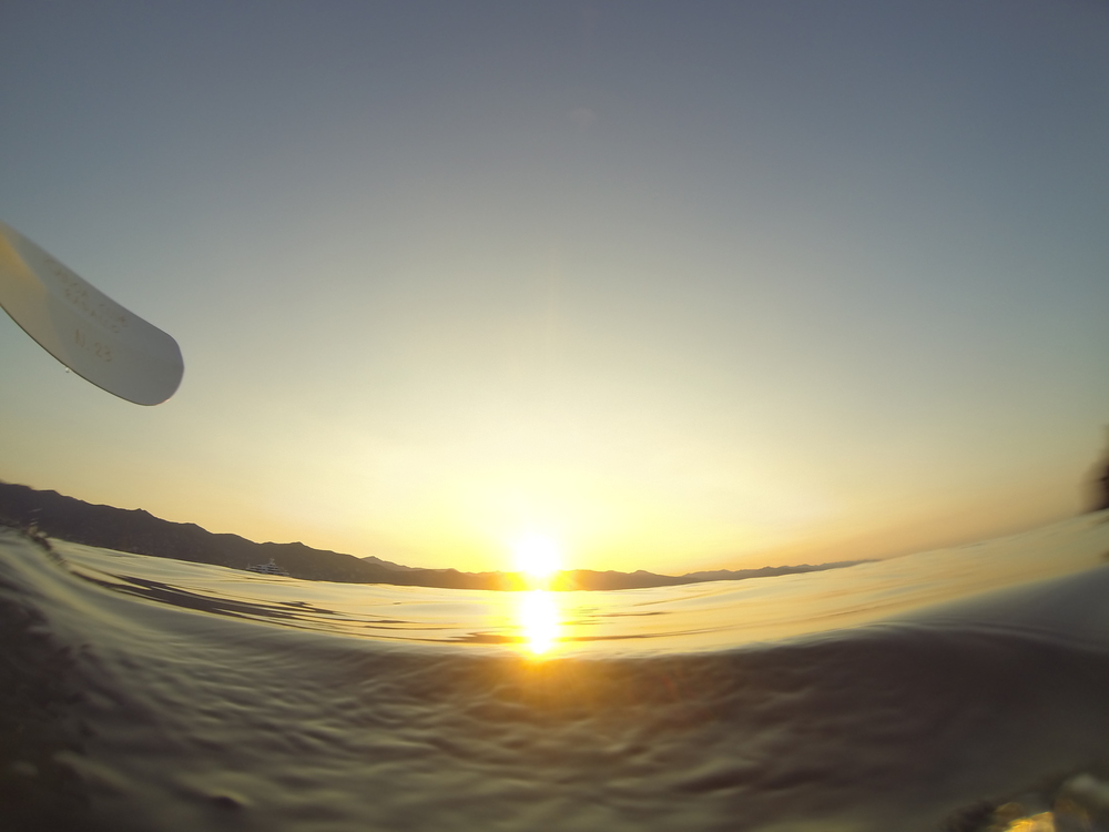 Kayak all'alba: il sorgere del sole