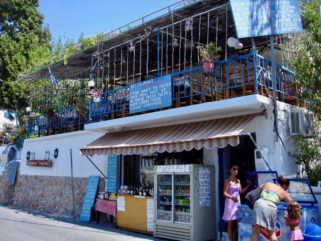 Kalymnos - classica taverna greca sul mare