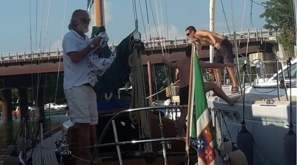 Mauro Pelaschier al Marina del Ponte di Ameglia, a bordo di Crivizza
