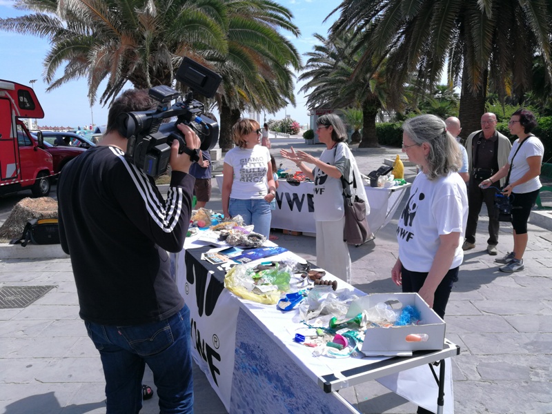 WWF S.U.B. - Tour WWF Spiagge Plastic Free Pescara_Mostra su rifiuti raccolti