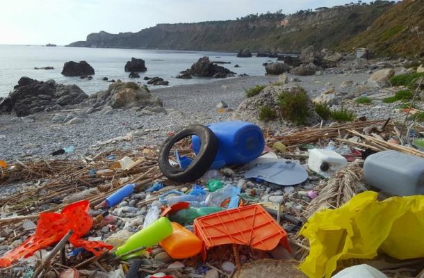 WWF S.U.B. - Tour WWF Spiagge Plastic Free Rifiuti sulle spiagge italiane