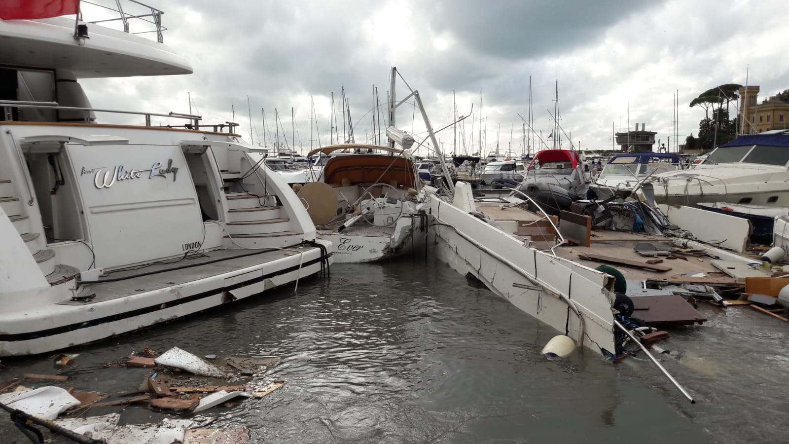 Rapallo, il porto devastato dalla mareggiata