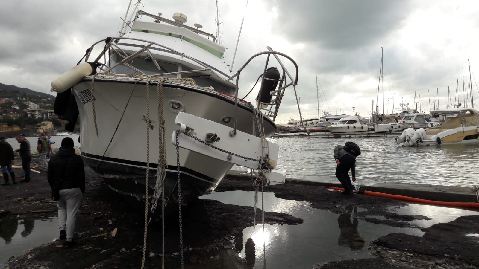 Rapallo, il porto devastato dalla mareggiata