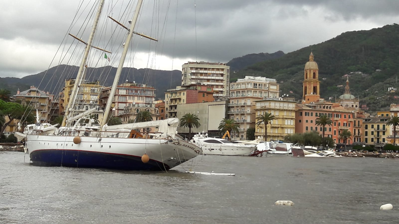 Rapallo, il porto devastato dalla mareggiata