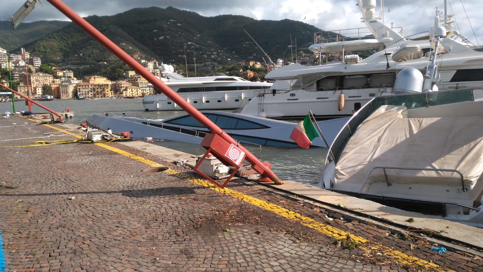 Rapallo, il porto devastato dalla mareggiata