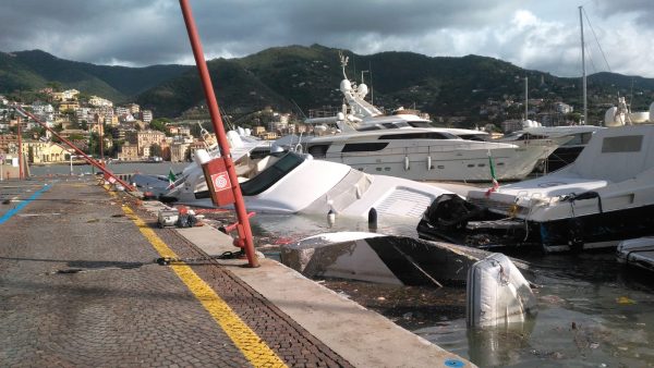 Rapallo, il porto devastato dalla mareggiata