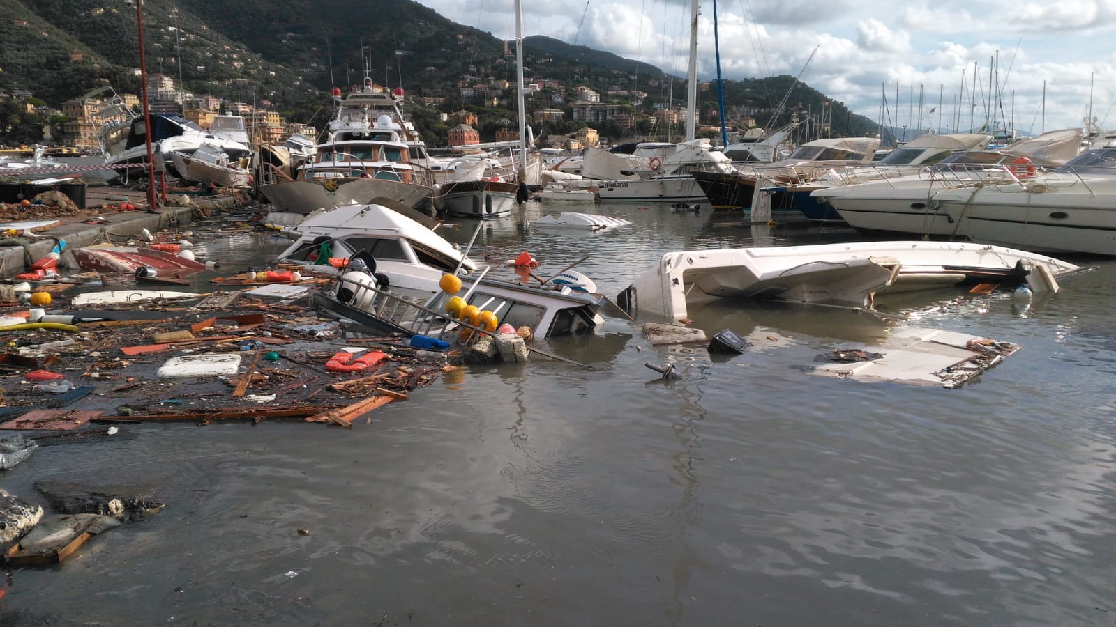 Rapallo, il porto devastato dalla mareggiata