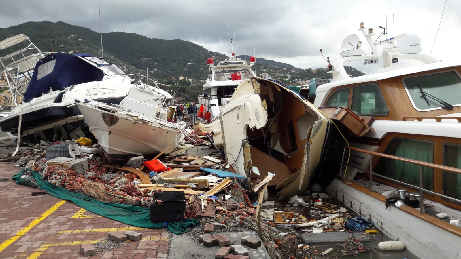 Rapallo, il porto devastato dalla mareggiata