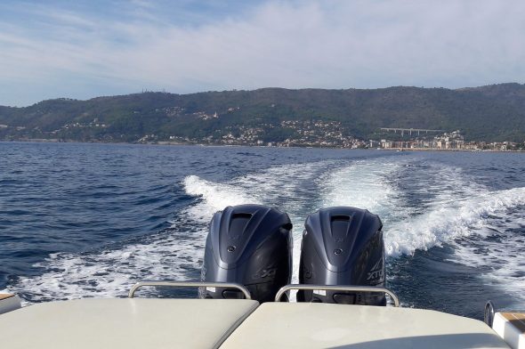 I motori Yamaha V8 XTO Offshore da 425 cavalli in azione ad Andora