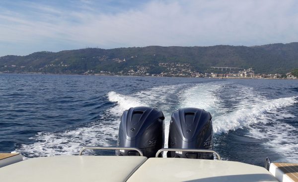 I motori Yamaha V8 XTO Offshore da 425 cavalli in azione ad Andora