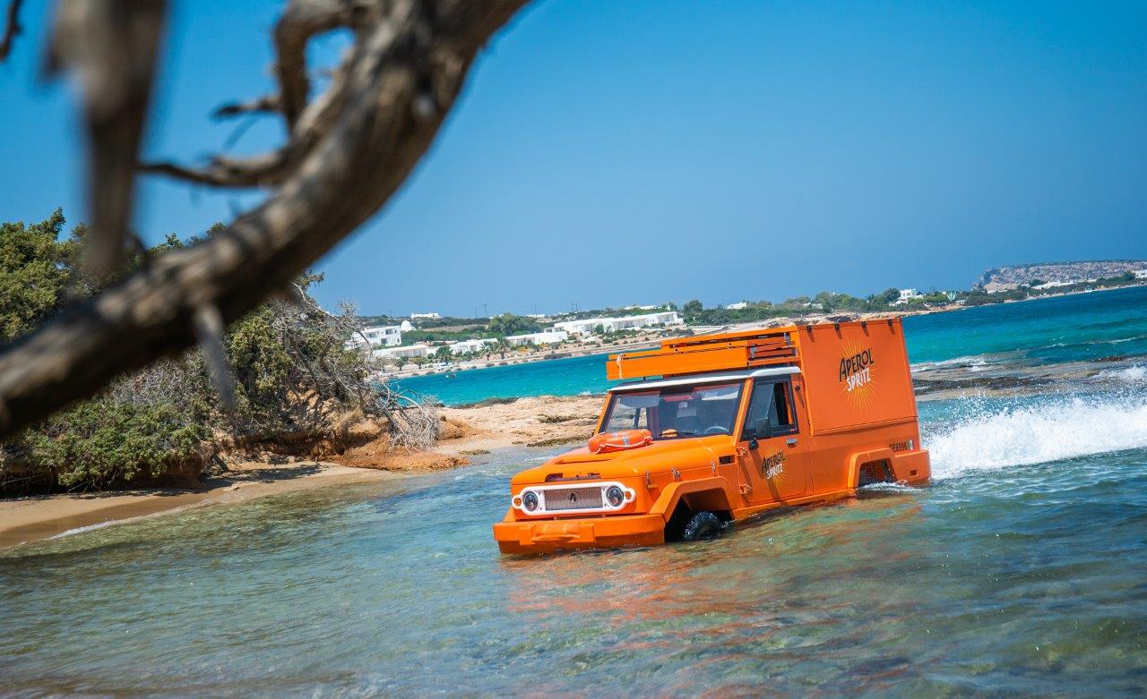 L'anfibio Toyota dell'agenzia Spiagames