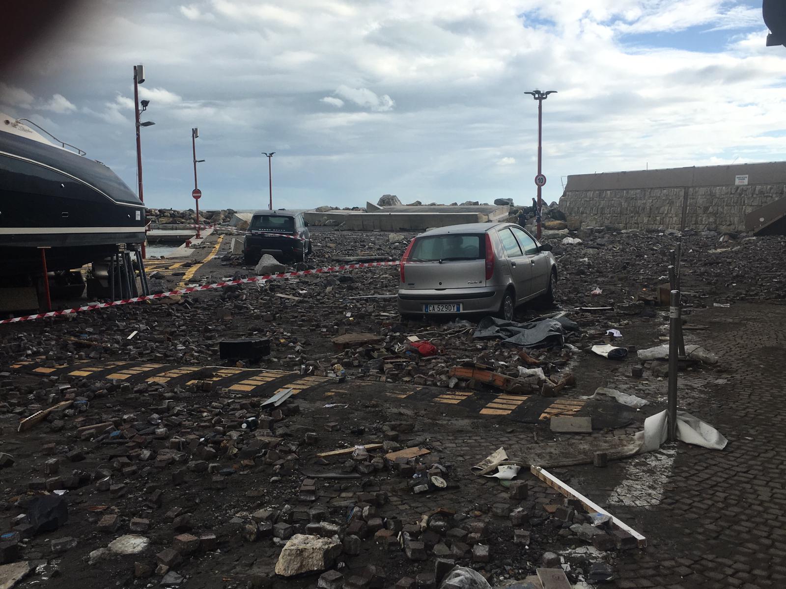 La diga del porto di Rapallo abbattuta dalla mareggiata