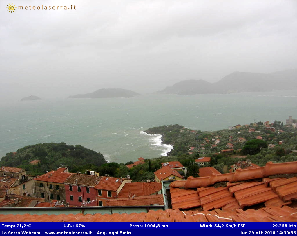 meteo Genova Liguria webcam - mareggiata-webcam-cinque-terre