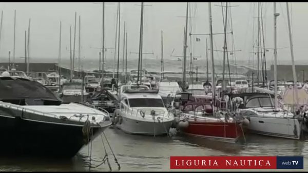 La mareggiata ha abbattuto la diga del porto "Carlo Riva" di Rapallo