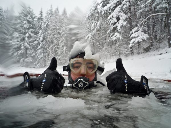 Un subacqueo d'acqua dolce