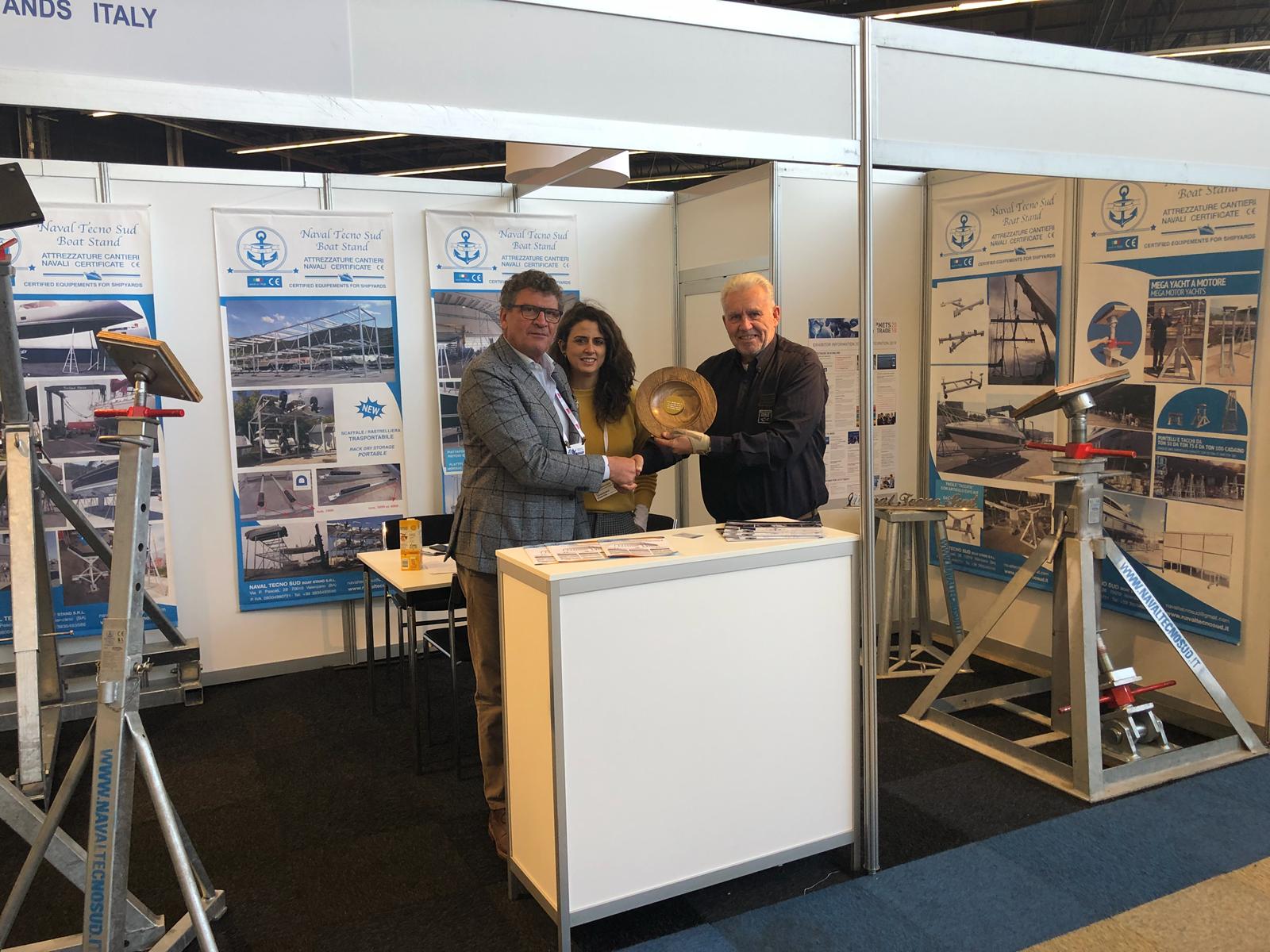 Consegna del premio Marina Industry Award 2018 a Barbara e Roberto Spadavecchia di NavalTecnoSud