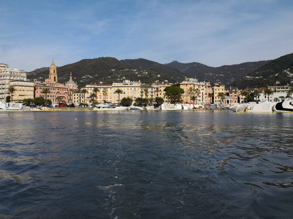 Rapallo, un mese dopo la mareggiata, vista dal mare