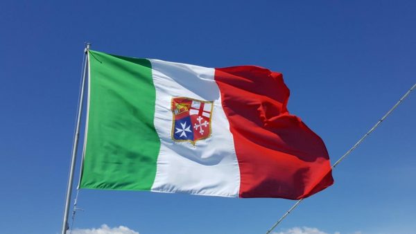 La bandiera italiana a poppa torna a essere la soluzione più conveniente