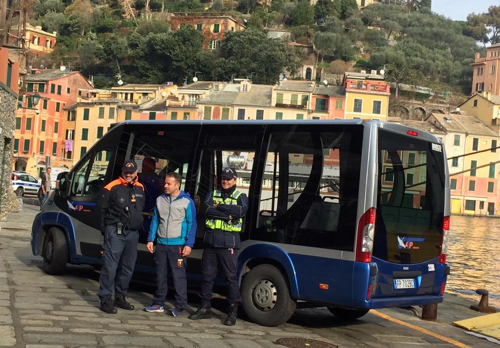 Il bus navetta Atp sbarcato a Portofino