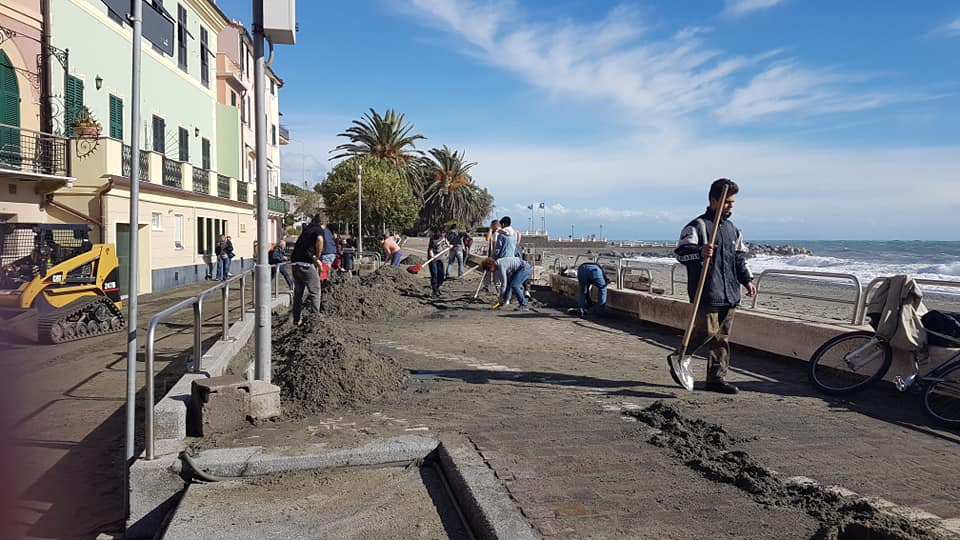 La passeggiata dei Celle Ligure dopo la mareggiata