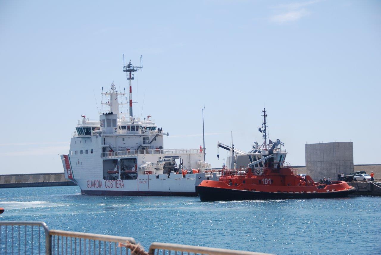 Il pattugliatore della Guardia Costiera Diciotti a Genova