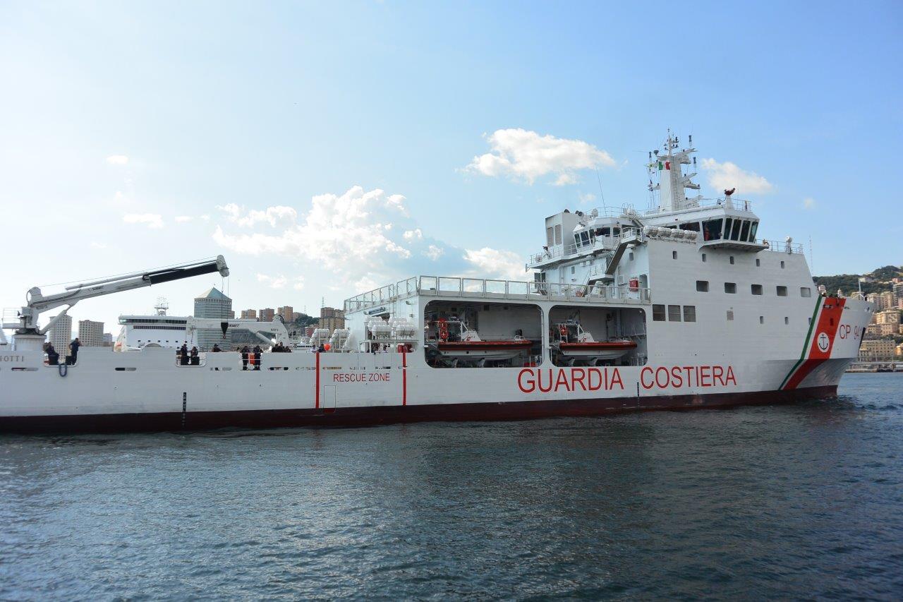 Il pattugliatore della Guardia Costiera Diciotti a Genova