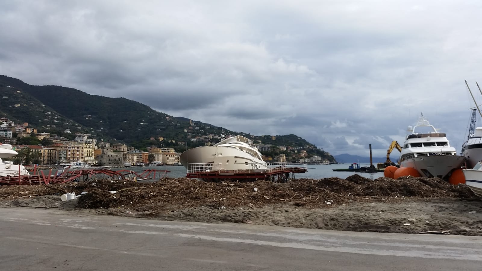 Rapallo, si recuperano i relitti nel porto