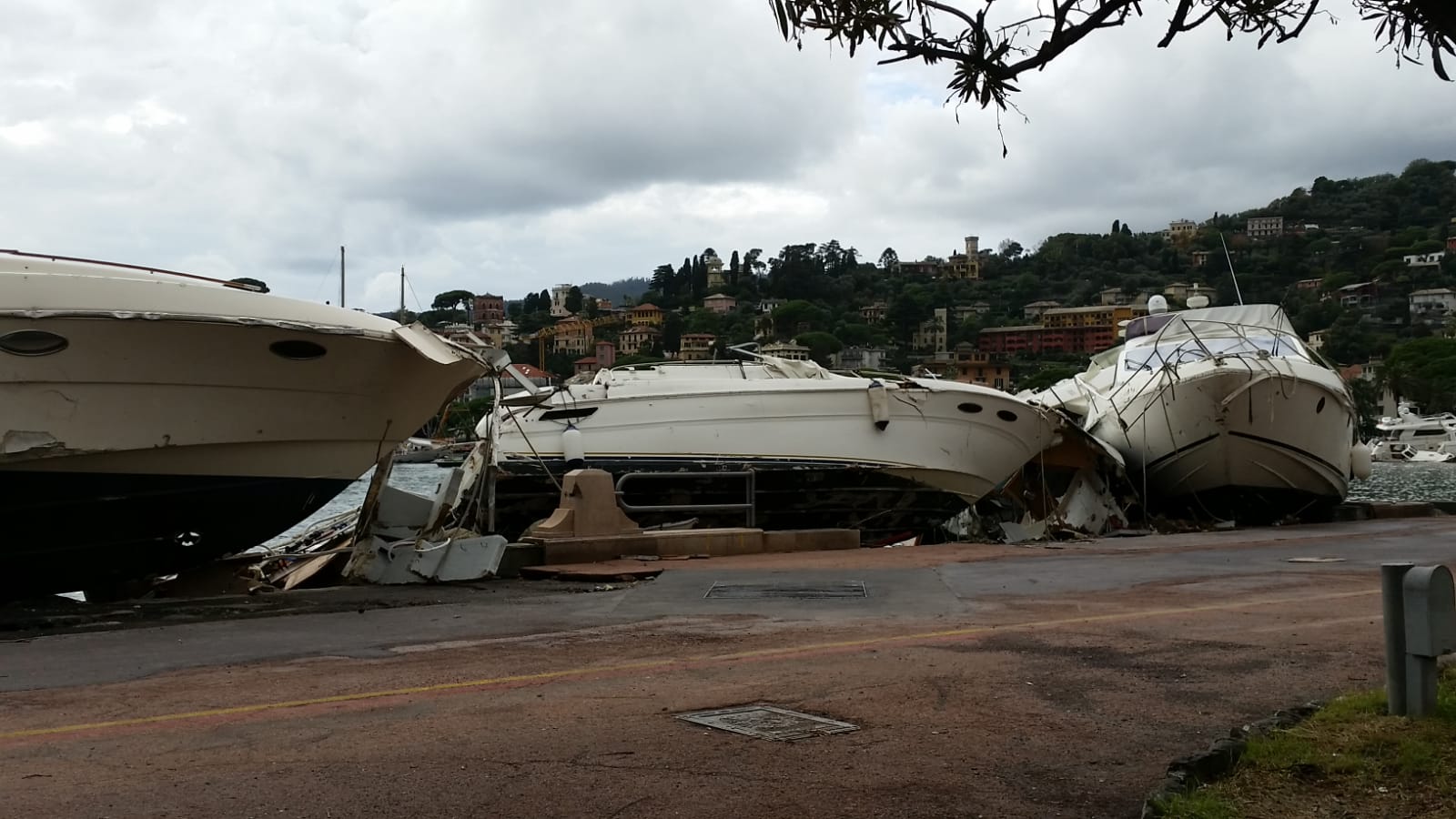 Rapallo, si recuperano i relitti nel porto