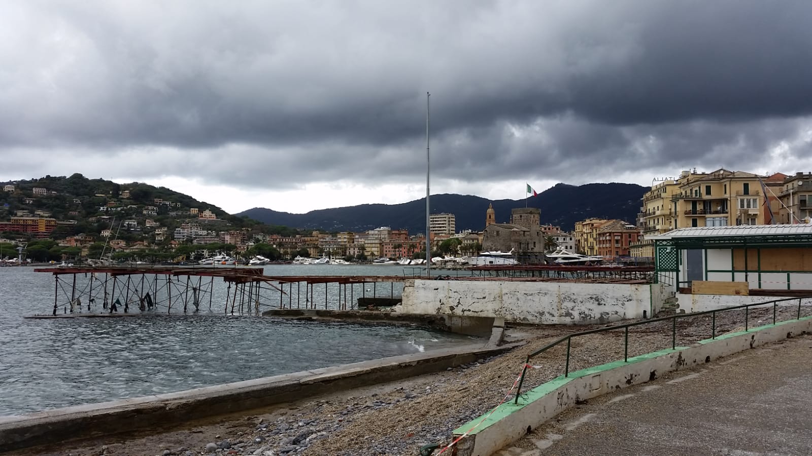 Rapallo, si recuperano i relitti nel porto