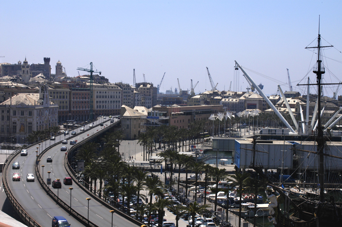 Marina-Porto-Antico-Genova-Porticciolo-e-Parcheggio-al-Porto-Antico-Acquario-Galeone (5)