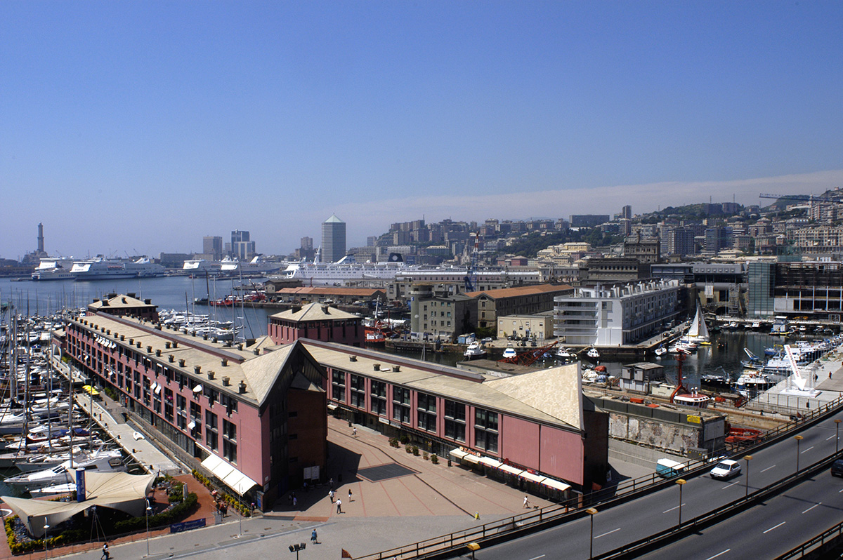 Marina-Porto-Antico-Genova-Porticciolo-vista-da-sopraelevata-Aldo-Moro-levante (4)