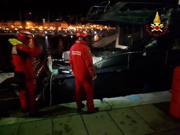 Le imbarcazioni bruciate nell'incendio del porto di Lavagna