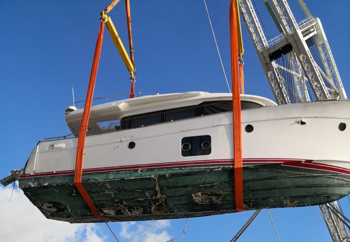 La rimozione dello yacht Pomi One
