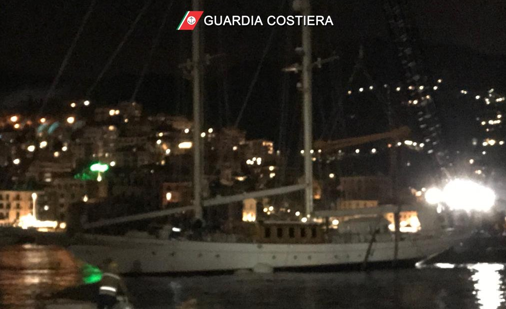 Il s/y Sakara riportato al galleggiamento