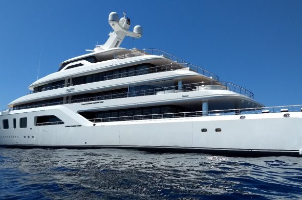 Eco Air Team - mega yacht Aquarius, foto laterale