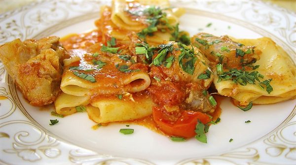 Ricetta dei paccheri con cernia e pomodorini