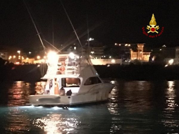 Lo yacht che ha avuto bisogno di soccorso