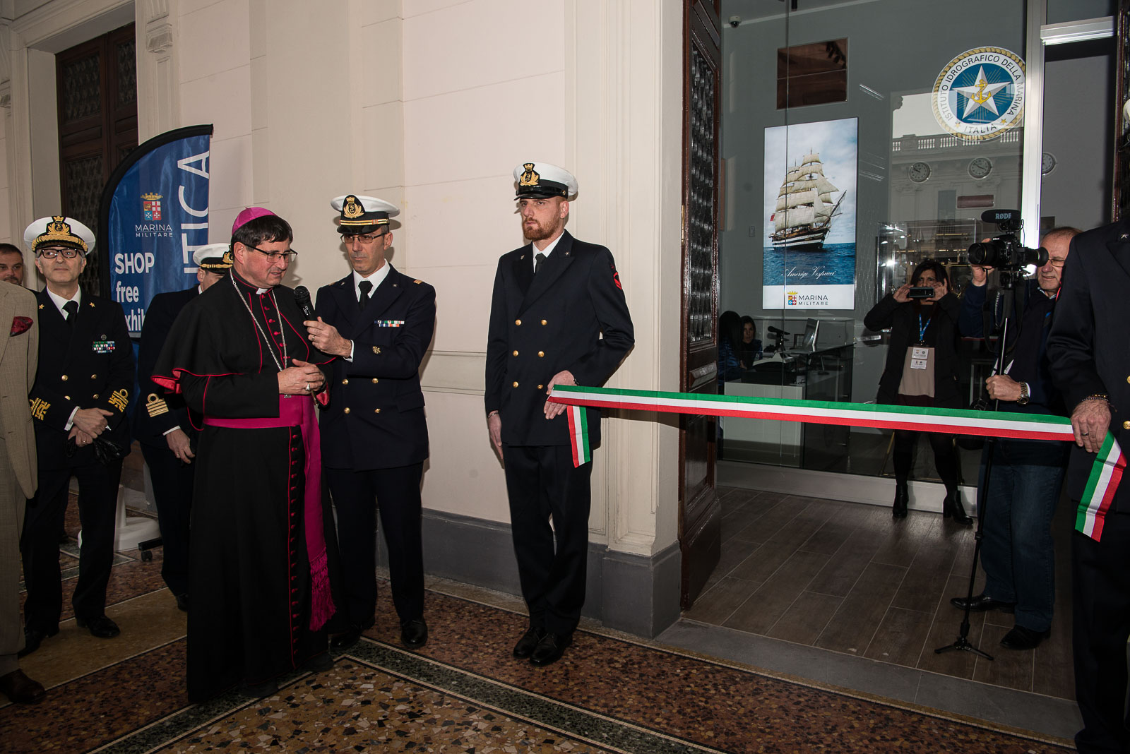 L'inaugurazione del punto vendita di Genova dell'Istituto Idrografico